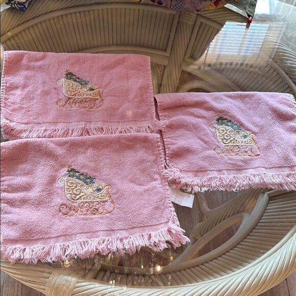 Pink Sleigh Noel Holiday Fingertip Towels - Picture 5 of 6